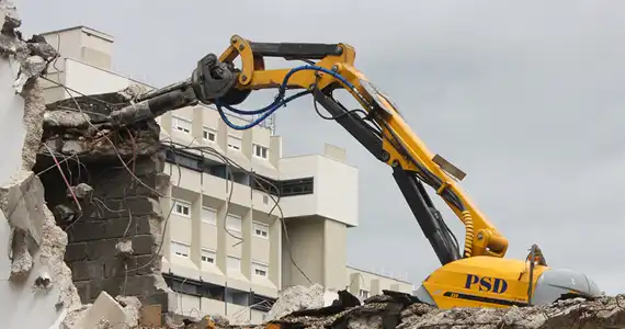 DÉMONTAGE ET DE DÉMOLITION DE BÂTIMENT