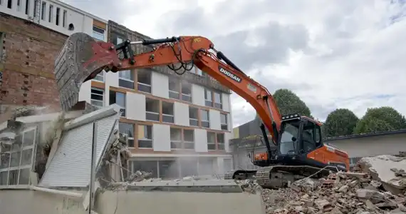 LA DÉMOLITION DE BÂTIMENT